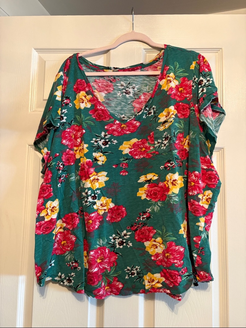 torrid Green V-Neck Short Sleeve Top with Pink & Yellow Floral Print- size 5